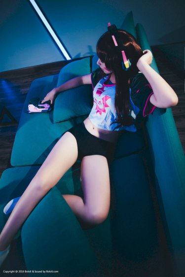 男生把困困放进老师的句号里